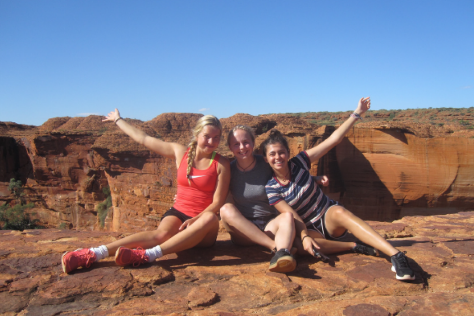 Australia students on outback tour