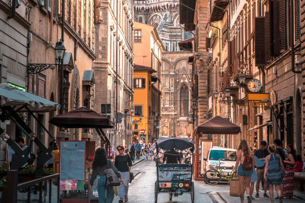 Italy Florence busy street 600 x 400