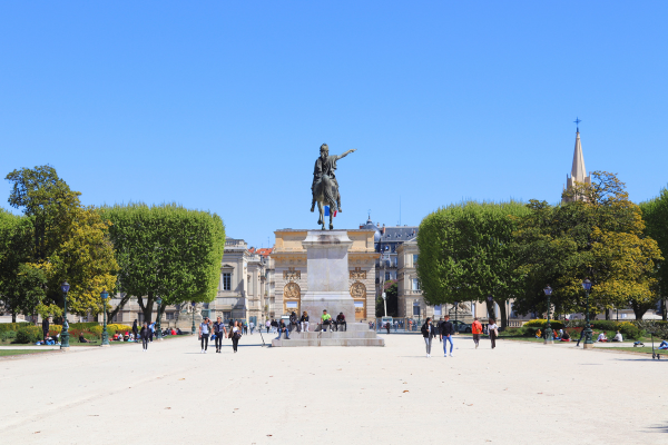 France Montellier square with statue 600 x 400